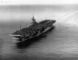 1944年9月16日，提康德羅加號航空母艦運載前往夏威夷。