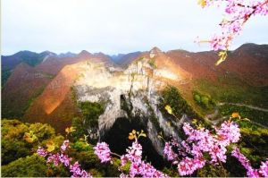 大石圍天坑春光無限美