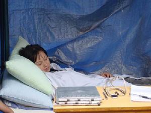 練束梅飾演醫生宋湘寧