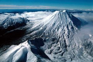 從地表深至16千米的岩石圈中，火成岩大約占95%