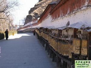 布達拉宮外轉經輪