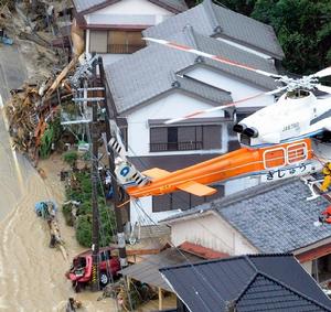 日本西部的歌山縣，直升飛機實施救援