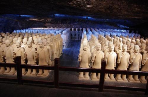 此王爺活著連皇上都怕,死後卻被曹操掘墳,葬品竟養活三十萬大軍 此王爺活著連皇上都怕,死後卻被曹操掘墳,葬品竟養活三十萬大軍