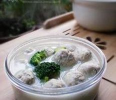 鯽魚濃湯丸子煲 鯽魚濃湯丸子煲