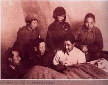 賀龍、薛明、甘泗淇、李貞看望病中關向應