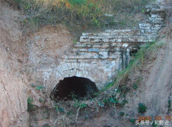 一小山包埋葬著“四皇三後,七爺,一妃”,其中一棺驚藏巨寶! 一小山包埋葬著“四皇三後,七爺,一妃”,其中一棺驚藏巨寶!