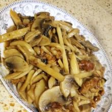 口蘑炒肉絲 口蘑炒肉絲