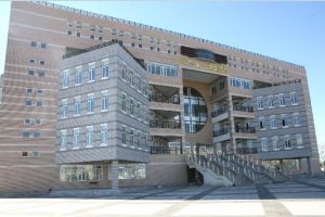 內蒙古商貿學院