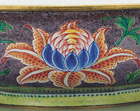 清康熙畫琺瑯紫地花卉碗(圖案放大圖)