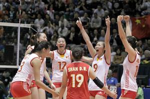 中國隊慶祝戰勝日本挺進決賽