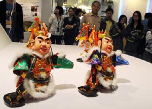 台灣彰化縣中州技術學院校友吳威億、黃小思和好友趙家德發揮創意，研發出電音三太子機器人，也能隨著音樂大跳“台客舞”，是台灣首創。