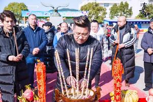 岳鵬導演工作照