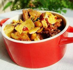 鴨腿燉豆腐 鴨腿燉豆腐