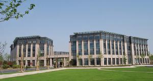 臥龍地產集團股份有限公司