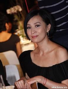 近年港、台地區及西方年輕人愛穿戴的手繩，有時互相送贈，也是受這個古老的印度傳統影響。