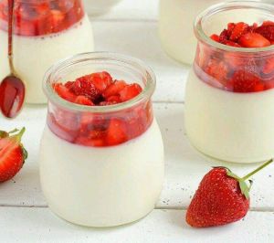 牛奶草莓布丁 牛奶草莓布丁