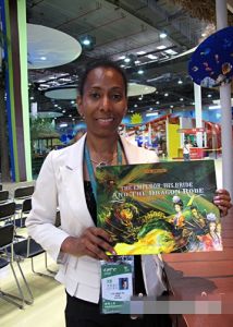 童話書《皇帝,新娘與龍袍》作者桑麗莎