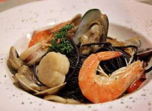 鮮蝦干貝墨魚面 鮮蝦干貝墨魚面