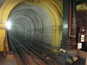 泰晤士河隧道