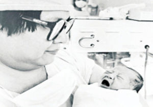 1985年台灣第一例試管嬰兒誕生