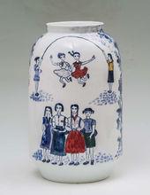 作者自繪瓷瓶《四個四十歲的女人》