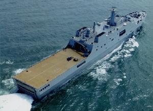 崑崙山號兩棲船塢登入艦