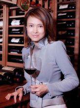 愛珍藏紅酒的陳細潔