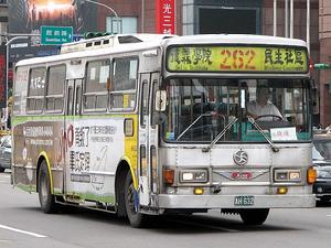 （圖）行經台北車站的大有巴士