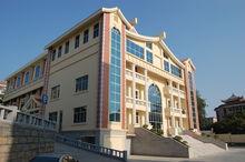 由校友參與捐建的財經大禮堂——古龍大禮堂