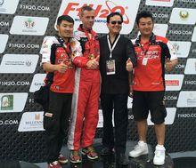 李浩傑先生與年度總冠軍中國天榮隊賽手合影