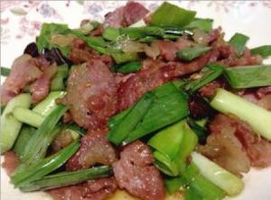 蒜苗炒香腸 蒜苗炒香腸