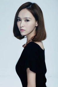 譚斌（唐嫣 飾）