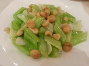 西芹夏果炒玉帶 西芹夏果炒玉帶