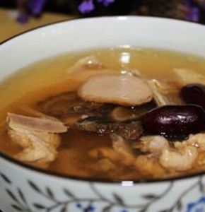 紅棗田七燉雞 紅棗田七燉雞