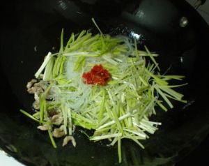 韭黃瘦肉炒冬粉 韭黃瘦肉炒冬粉