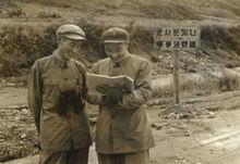 1953年10月,54軍領導人謝家祥(左）與吳瑞山