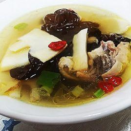 黑木耳燉雞湯 黑木耳燉雞湯