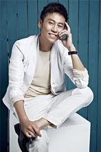 李昊臻白衣寫真