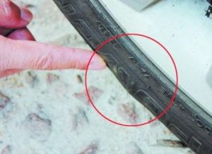 在2011年3.15晚會上，曝光了錦湖輪胎的原料摻假，以返煉膠代替原片膠，嚴重影響輪胎的質量，給採用其品牌輪胎的汽車帶來了安全隱患。