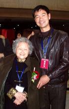 2005年和李可染夫人鄒佩珠合影
