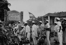 投降後離開的黑人士兵