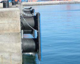 繫船設備 繫船設備