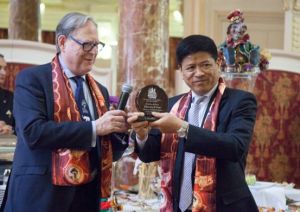 蘇志剛先生榮獲世界馬戲聯合會“2016馬戲藝術大使獎”