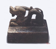 清代玉龍鈕印材 清代玉龍鈕印材