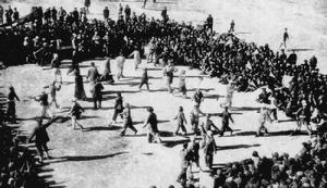 玉門油礦職工舉行盛大的慶祝解放活動。