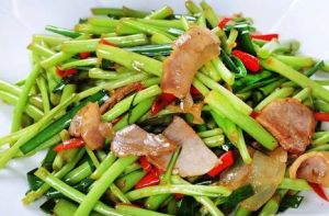 臘腸炒藜蒿 臘腸炒藜蒿