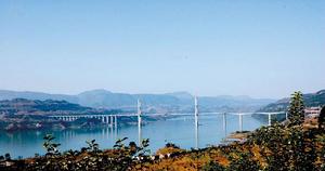 滬蓉高速公路長江大橋