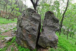 試劍石[安徽天柱山景觀名]