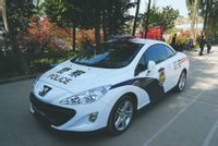 四川西昌巡警跑車門