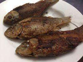 乾煎鯽魚 乾煎鯽魚